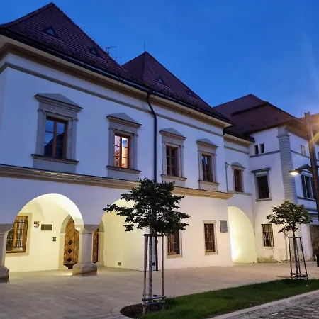 Апартаменты Historical House In The Center With Parking